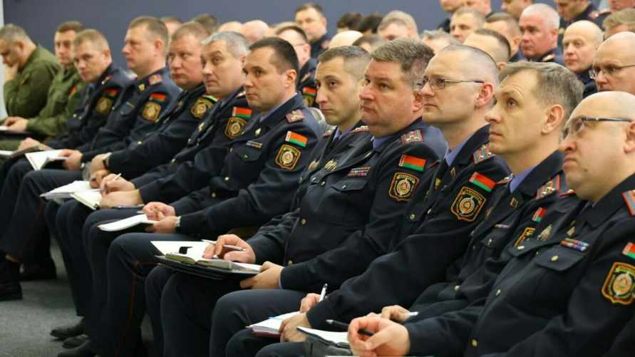 Кубраков приказал следить за интернетом и привлечь саперные группы для охраны Минска