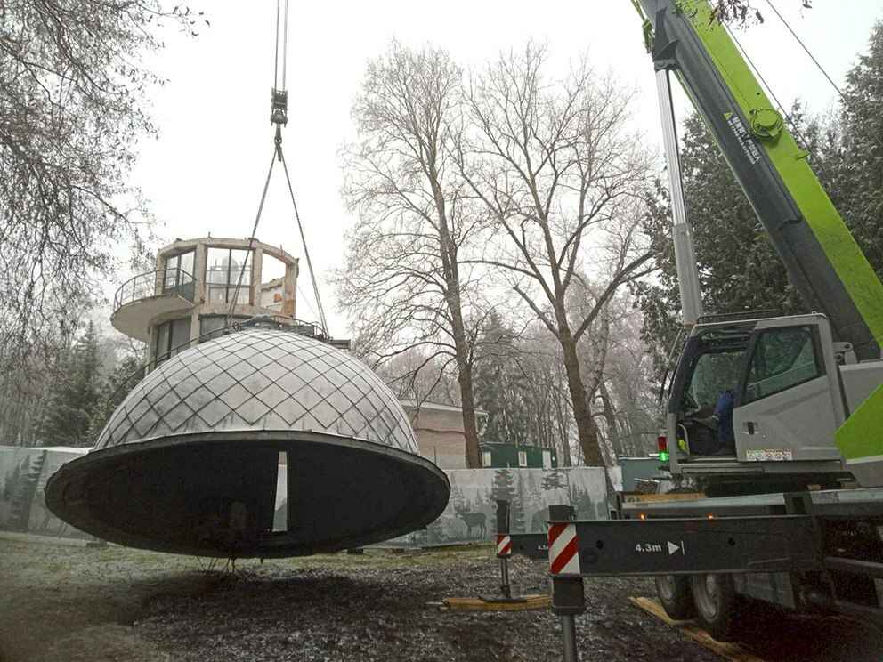 С обсерватории минского планетария сняли крышу