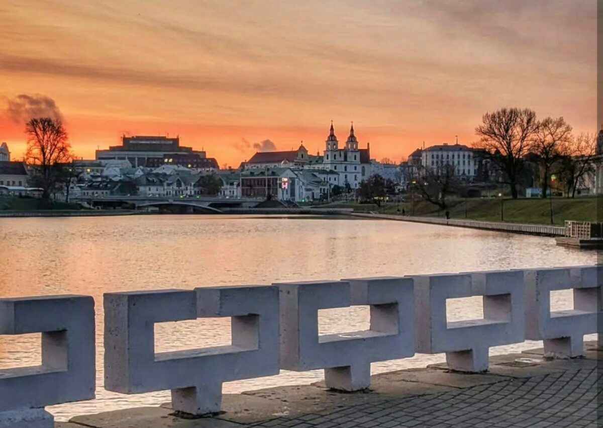 В Беларуси наступил самый короткий день в году. Насколько ночь в Витебске будет дольше, чем в Минске и Бресте?
