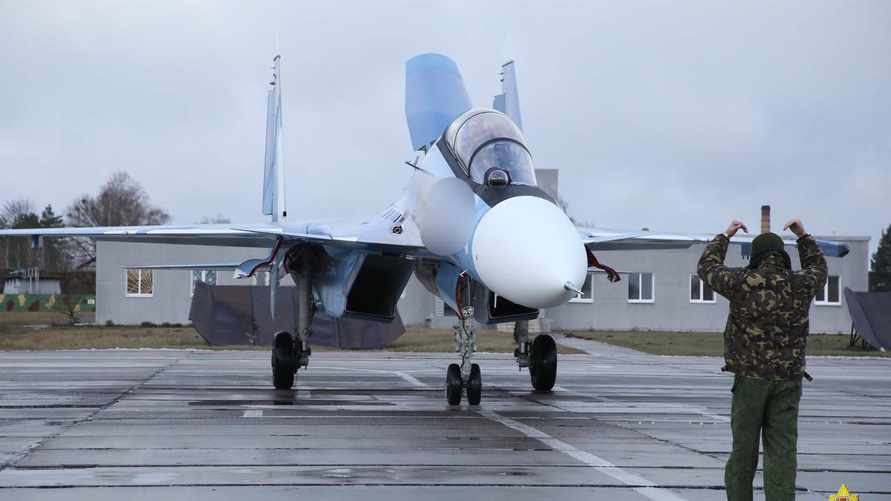В Беларусь из России прибыла партия истребителей Су-30СМ2