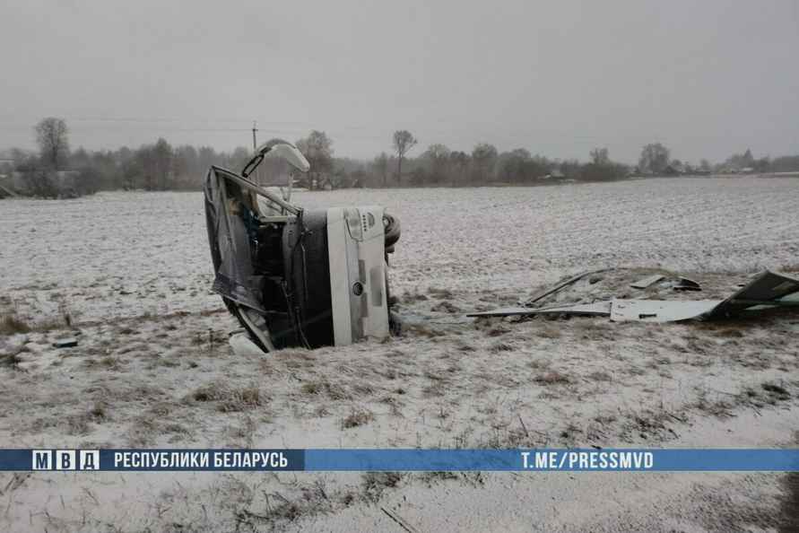 Под Толочином перевернулся международный автобус. Есть пострадавшие и жертва