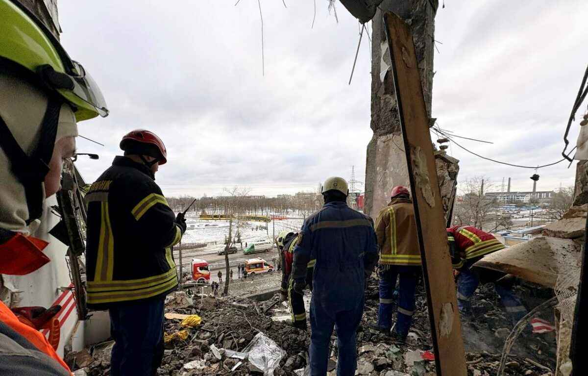 Более полумиллиона украинцев остались без электричества после масштабной атаки