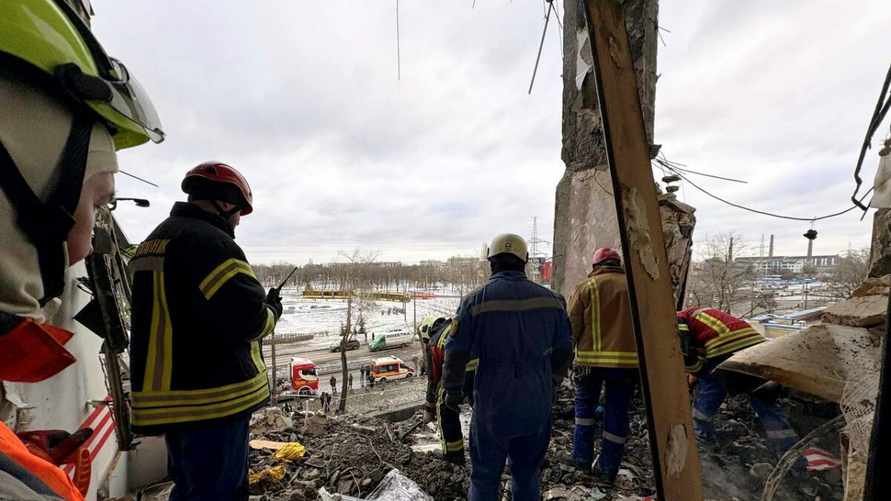 Более полумиллиона украинцев остались без электричества после масштабной атаки