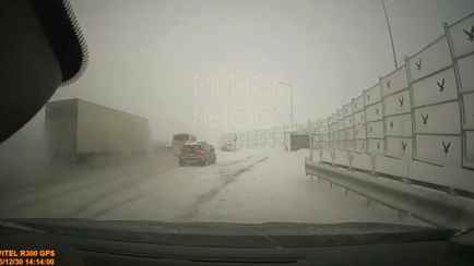 Появилось видео фуры, протаранившей легковушки под Минском