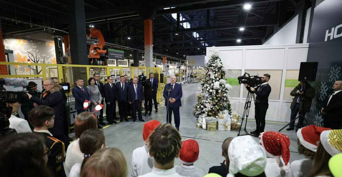 Лукашенко усомнился в причастности Зеленского к атаке резиденции Путина – «Смысла же никакого нет»