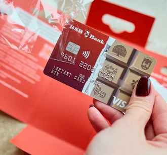 В Беларуси начали продавать банковские карты прямо в магазине