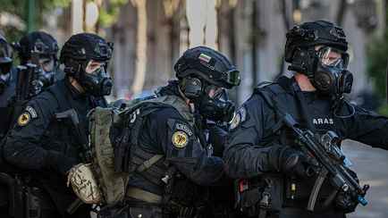 Правительство Литвы готовится объявить чрезвычайное положение. Что это значит?