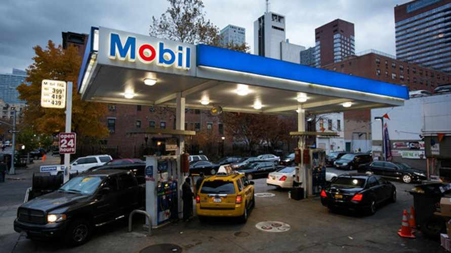 Цена на бензин в США упала даже ниже, чем в Беларуси и России. Как объяснили?