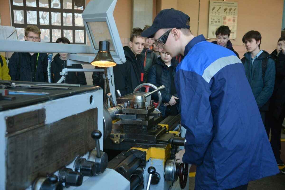 Учащимся заплатят до 1 500 рублей? В белорусских колледжах объявили эксперимент "дуального обучения"