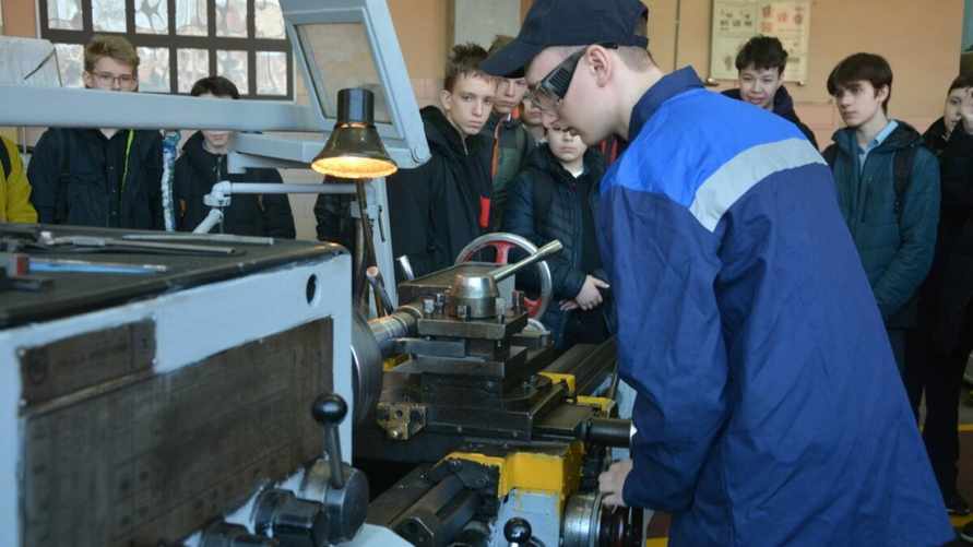 Учащимся заплатят до 1 500 рублей? В белорусских колледжах объявили эксперимент "дуального обучения"