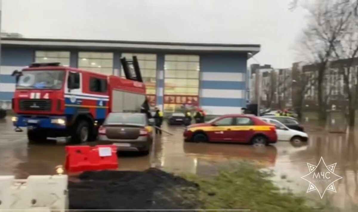 МЧС показало масштабы затопления в Минске и как спасатели помогают жителям