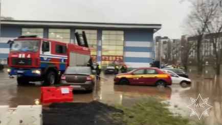 МЧС показало масштабы затопления в Минске и как спасатели помогают жителям