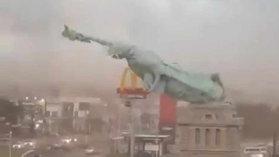 Статую Свободы снесло ураганом. Но есть нюанс