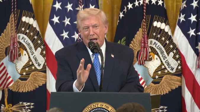 Трамп сделал срочное обращение к нации. Никто не понял, зачем