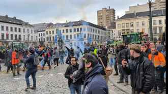 Фермеры забросали картошкой полицию во время протестов на фоне саммита ЕС