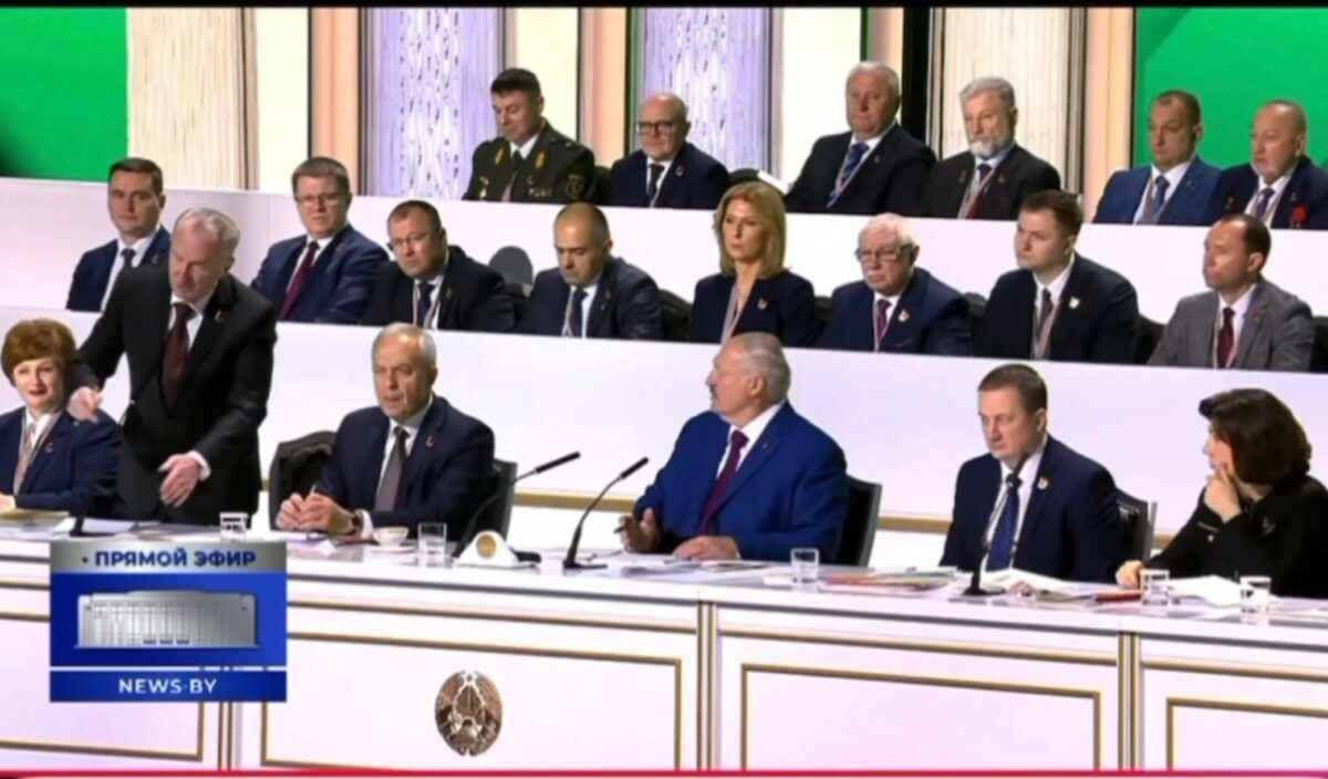 Белорусам на ВНС пообещали конкурентный белорусский смартфон через 25 лет — «Ну а что делать?»