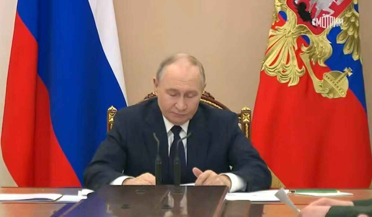 Путин приказал войскам наступать на украинское Запорожье