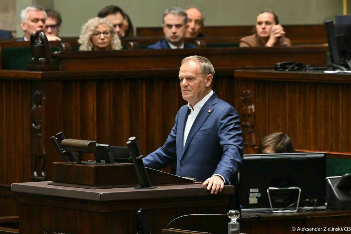 "Потерял дар речи" - В Польше премьер провел секретное заседание Сейма. При чем тут Беларусь?