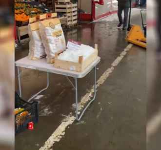 На рынке под Минском заметили в продаже «снег на Новый год». Почём?