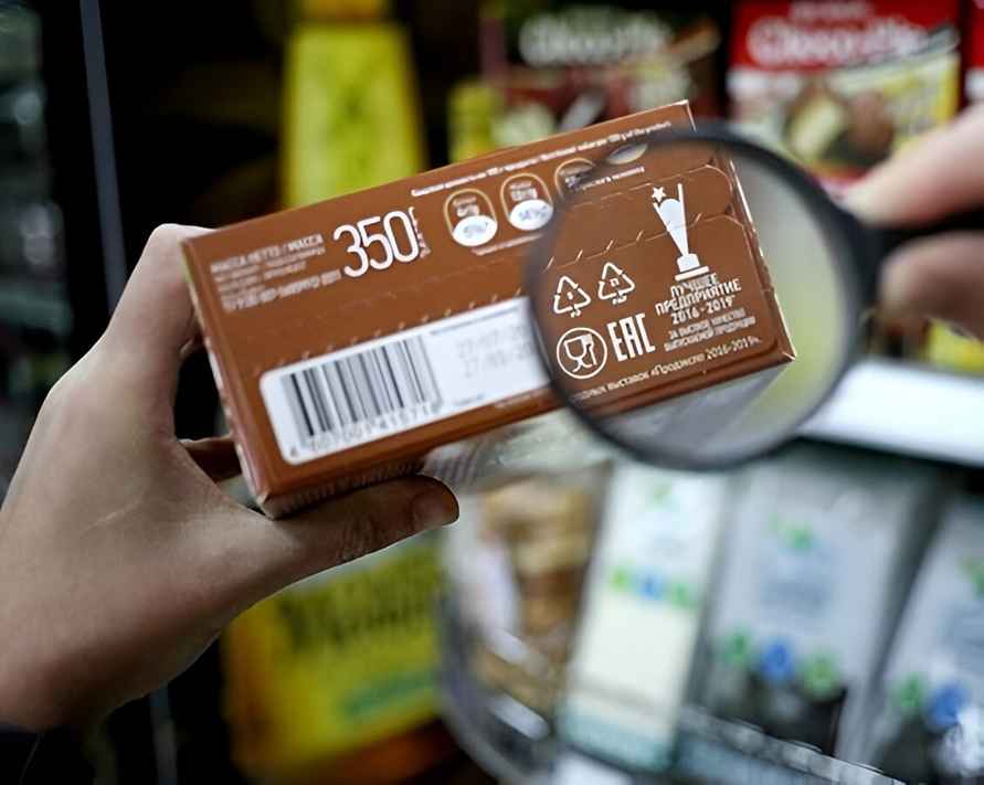 Эпидемиологи посоветовали белорусам искать знак бокала на детских новогодних подарках