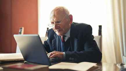 Парламент одобрил приостановку пенсий по выслуге лет для некоторых белорусов