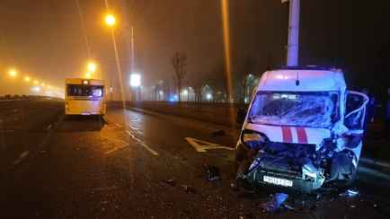 В Минске «скорая» врезалась в пассажирский автобус — трое пострадавших