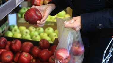 Совмин Беларуси разрешил повышать цену на яблоки на 10%, но только в одном случае