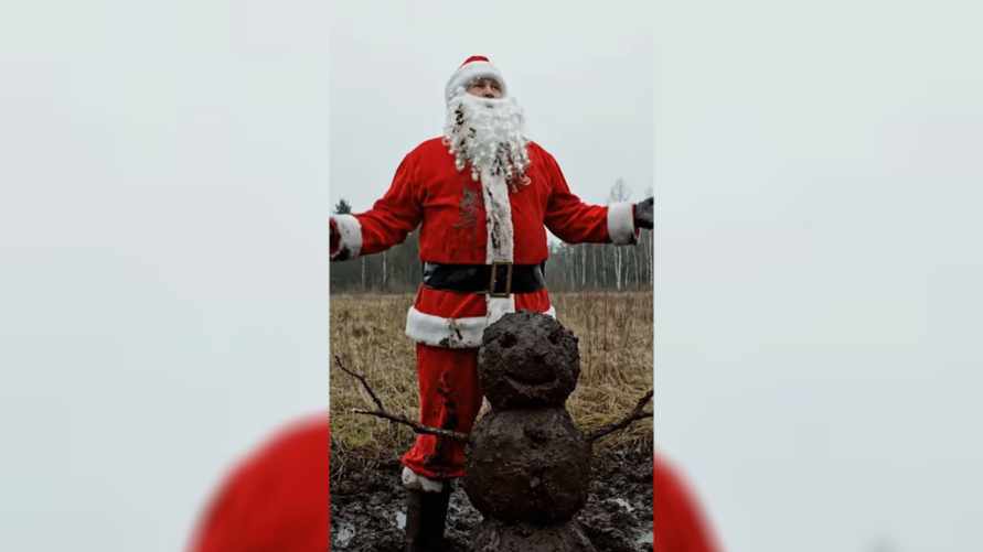 Видео коричневого снеговика набрало 3,3 млн просмотров - "В Беларуси каждый год так"