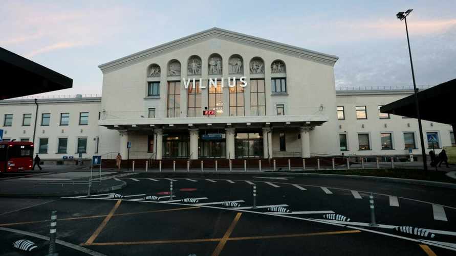 Аэропорт в Вильнюсе снова закрыли из-за воздушных шаров из Беларуси