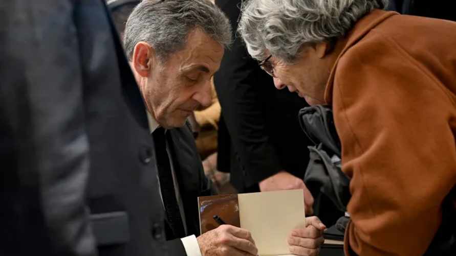 "Это мог быть бюджетный отель" — Саркози описал "ад" в тюрьме, в которой пробыл 20 дней