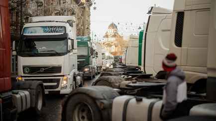 Водители устроили протест в Вильнюсе из-за застрявших грузовиков в Беларуси