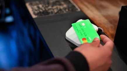 Платежный сервис Wise стал блокировать карты работающих за границей белорусов. Кому разблокируют?