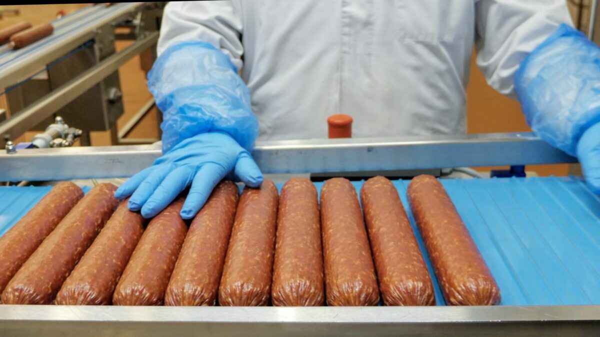 Россельхознадзор запретил ввоз колбасы из свинины из Беларуси