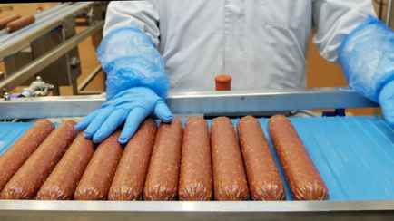 Россельхознадзор запретил ввоз колбасы из свинины из Беларуси