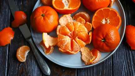Эксперт по этикету показала, как правильно чистить мандарины – «Для парадных обстоятельств»