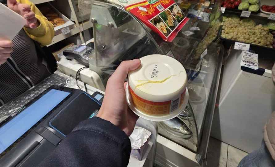 Дорогая морковка, гнилые яблоки и не только. КГК пригрозил штрафами 16 белорусским магазинам