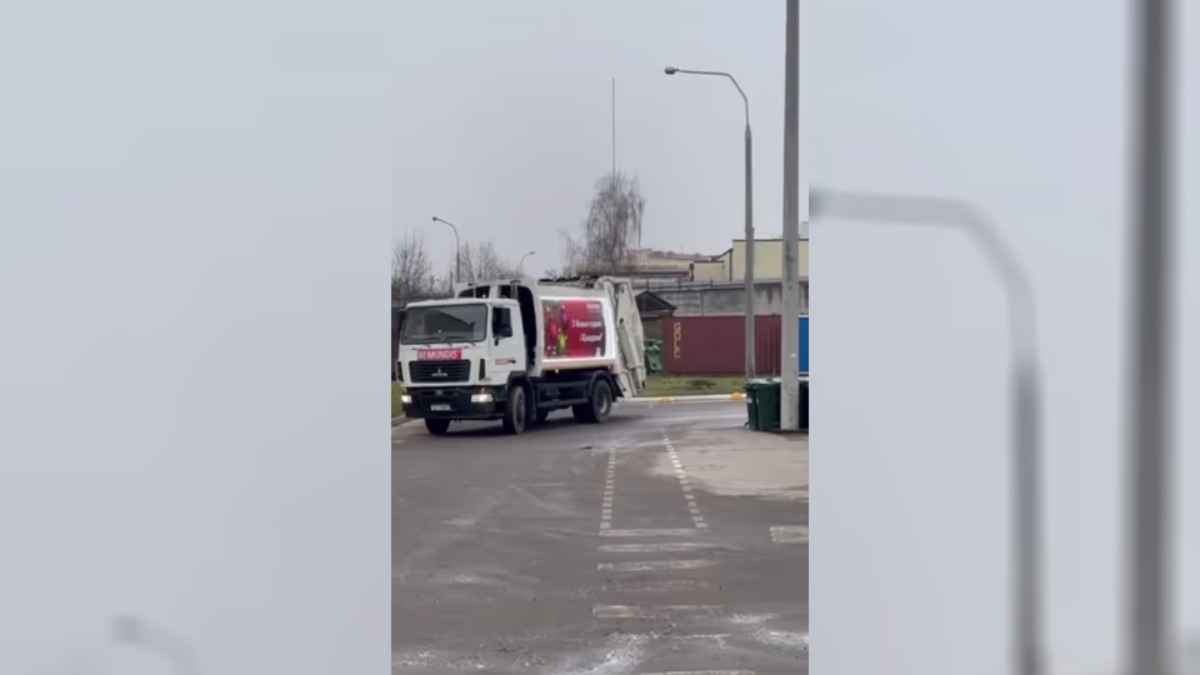 ЖКХ Минска пообещало подарки за фото мусоровозов. Но не всех подряд