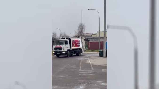 ЖКХ Минска пообещало подарки за фото мусоровозов. Но не всех подряд