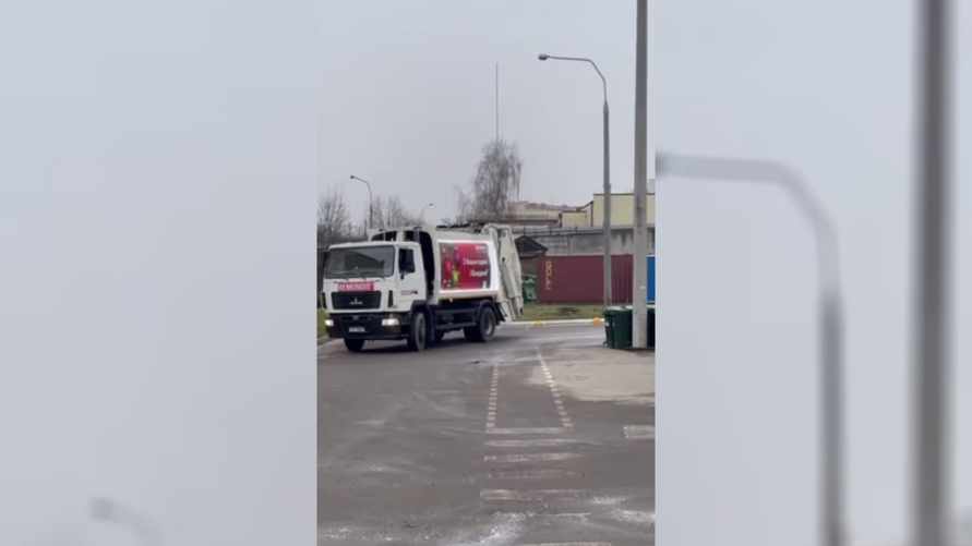 ЖКХ Минска пообещало подарки за фото мусоровозов. Но не всех подряд