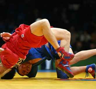 Белорусским самбистам разрешили соревноваться под государственным флагом