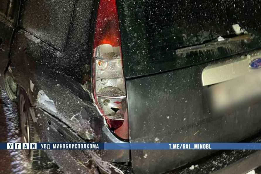 В снежном ДТП под Червенем пострадали 9 авто