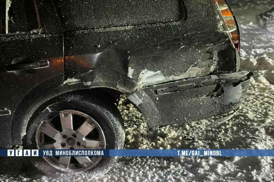 В снежном ДТП под Червенем пострадали 9 авто