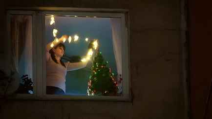 Госэнергогазнадзор пообещал не штрафовать белорусов за новогодние гирлянды на окнах. Но есть нюанс