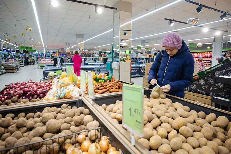 МАРТ рекомендовал магазинам обозначить картошку, капусту и яблоки «специальными надписями»