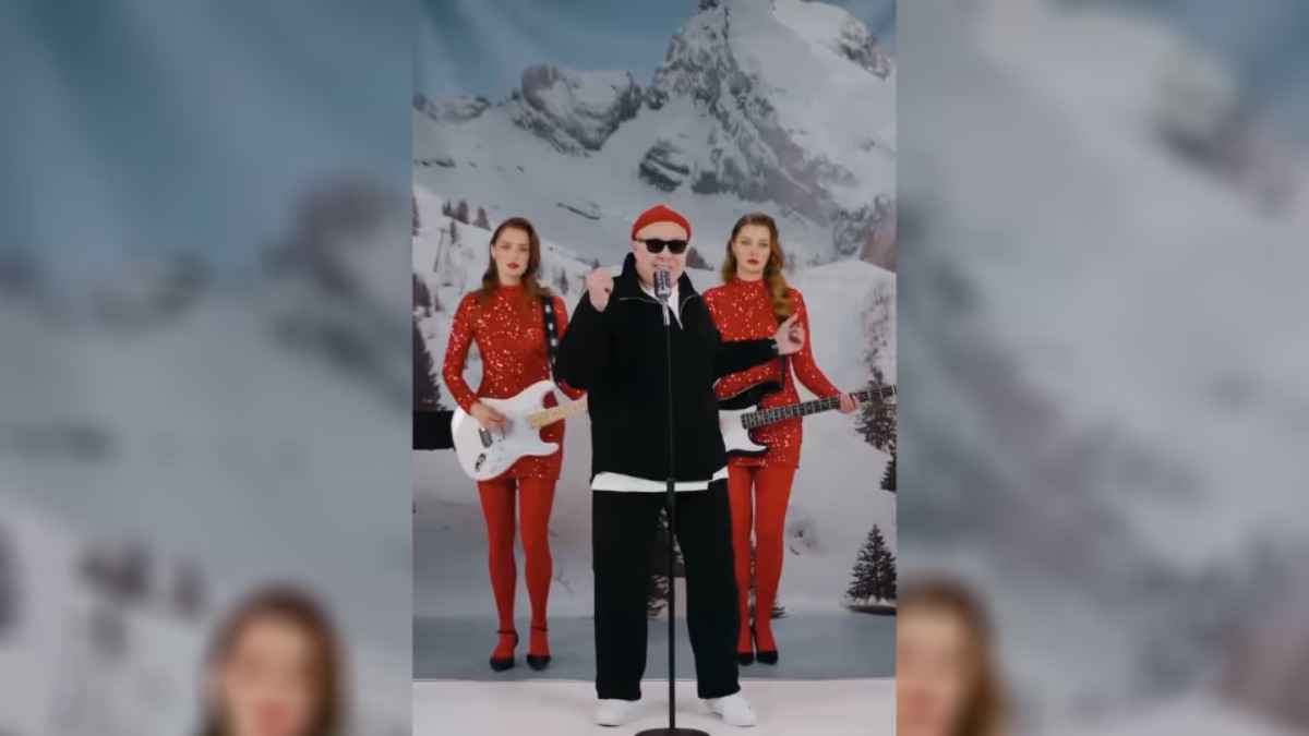 Mark Formelle выпустила новогодний клип - "Вам надоели голые мужики"