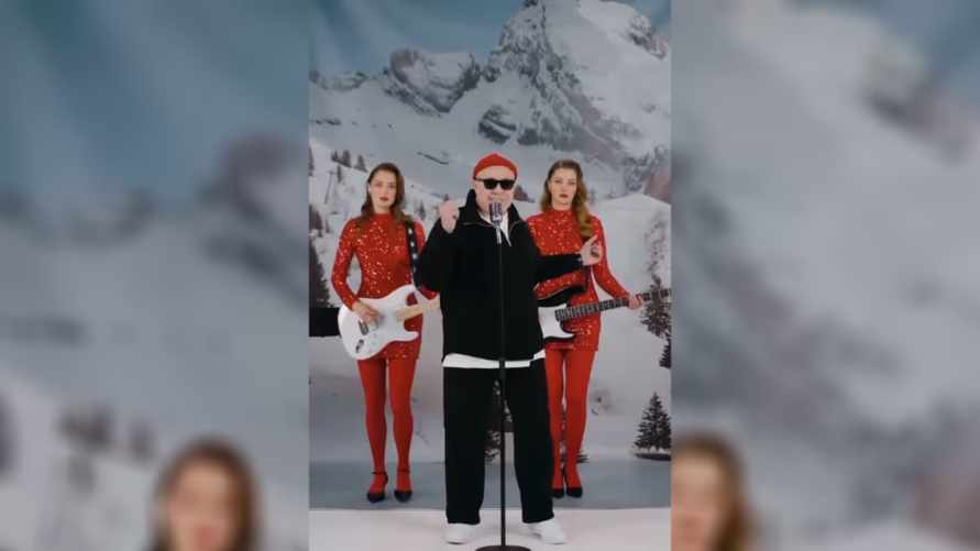 Mark Formelle выпустила новогодний клип - "Вам надоели голые мужики"