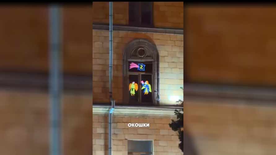 «А будет в окошке гражданство?» - Посольство Франции открыло в Минске самый большой «адвент-календарь»