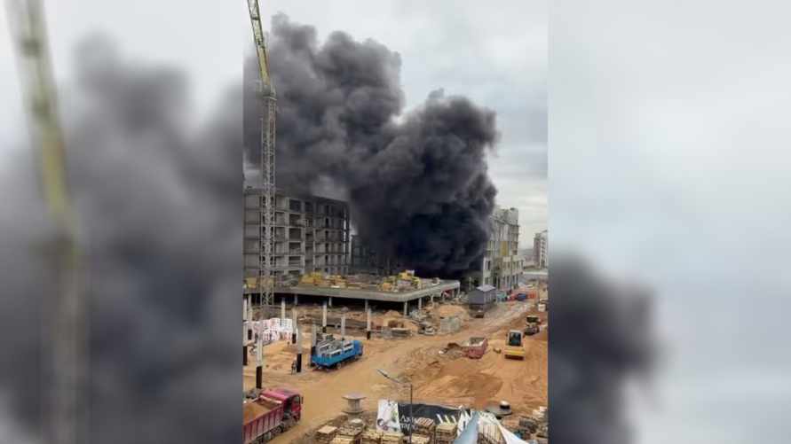 Столб чёрного дыма заметили на стройке в экспериментальном ЖК в Минске