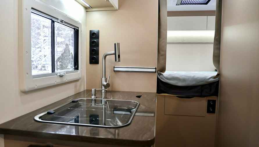 Альтернатива арендному жилью? МАЗ показал дом на колесах