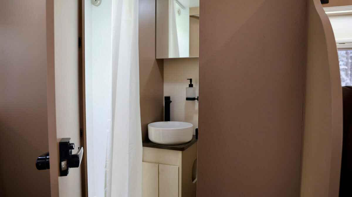 Альтернатива арендному жилью? МАЗ показал дом на колесах